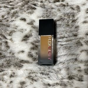 Huda Beauty Faux Filter Luminous Matte Foundation